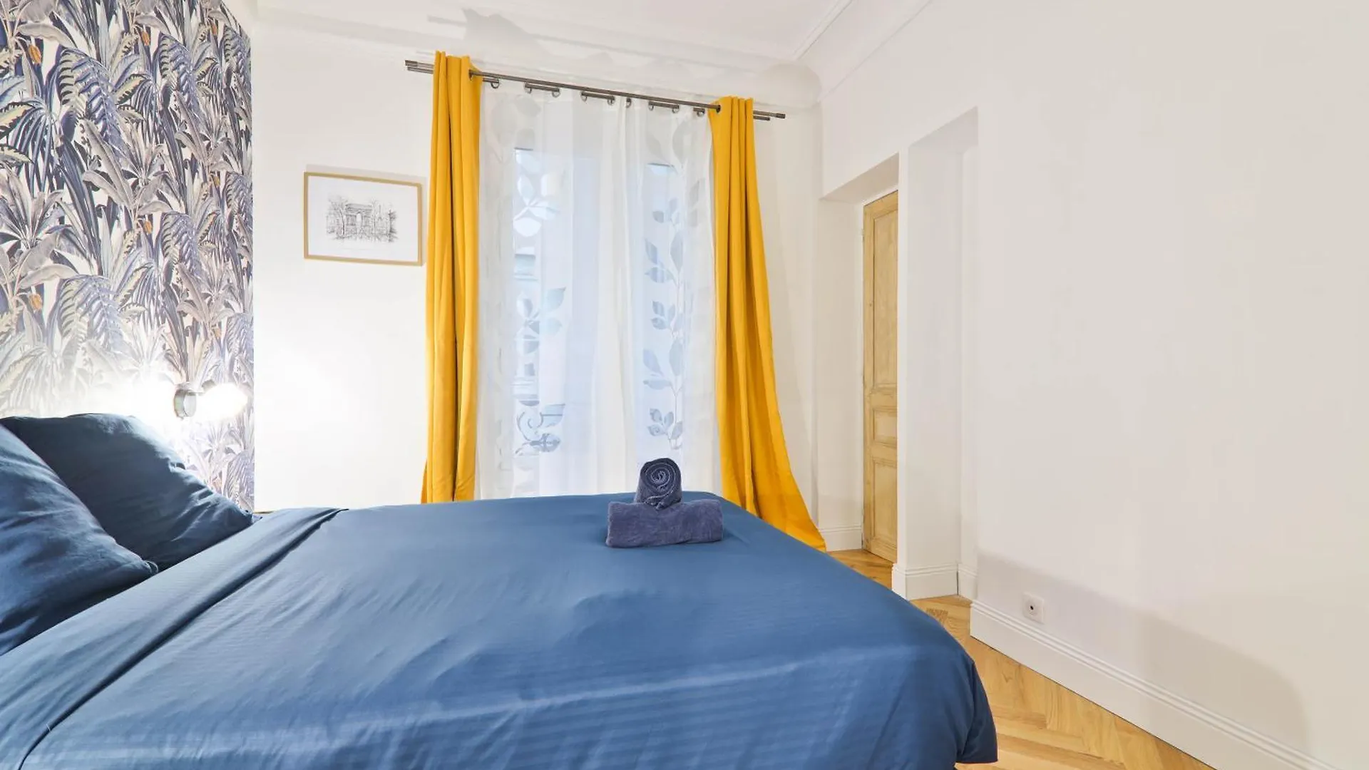 Apartment Arc De Triomphe Free Netflix