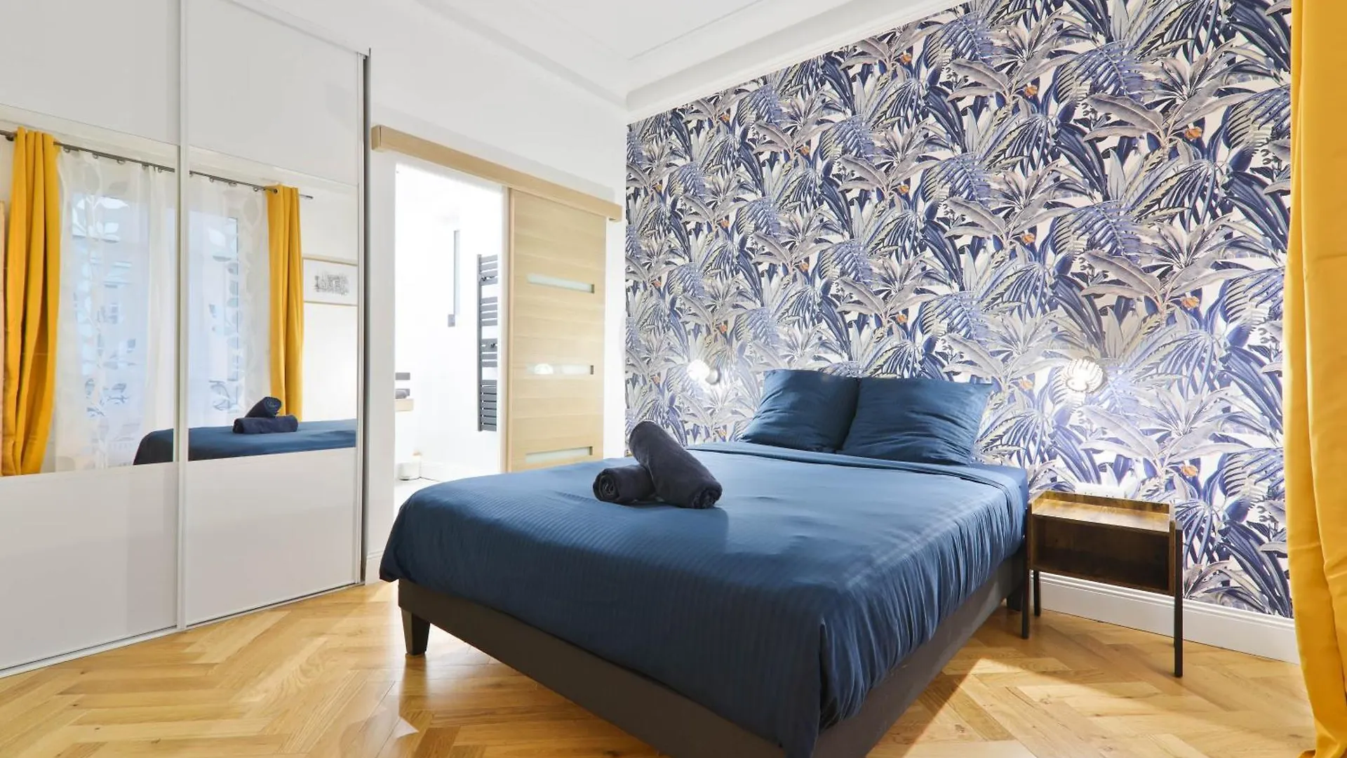 Apartment Arc De Triomphe Free Netflix